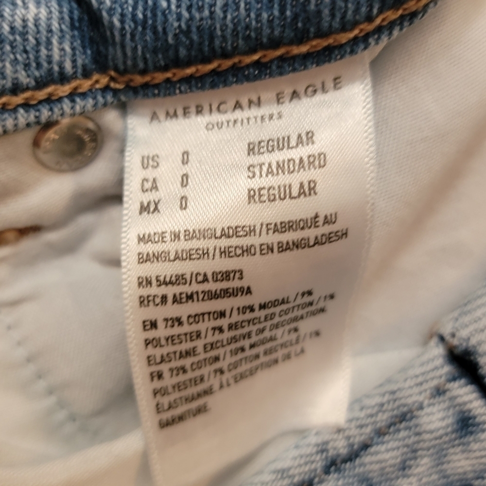 American Eagle High Rise Curvy Mom Jeans - Picture 5 of 6